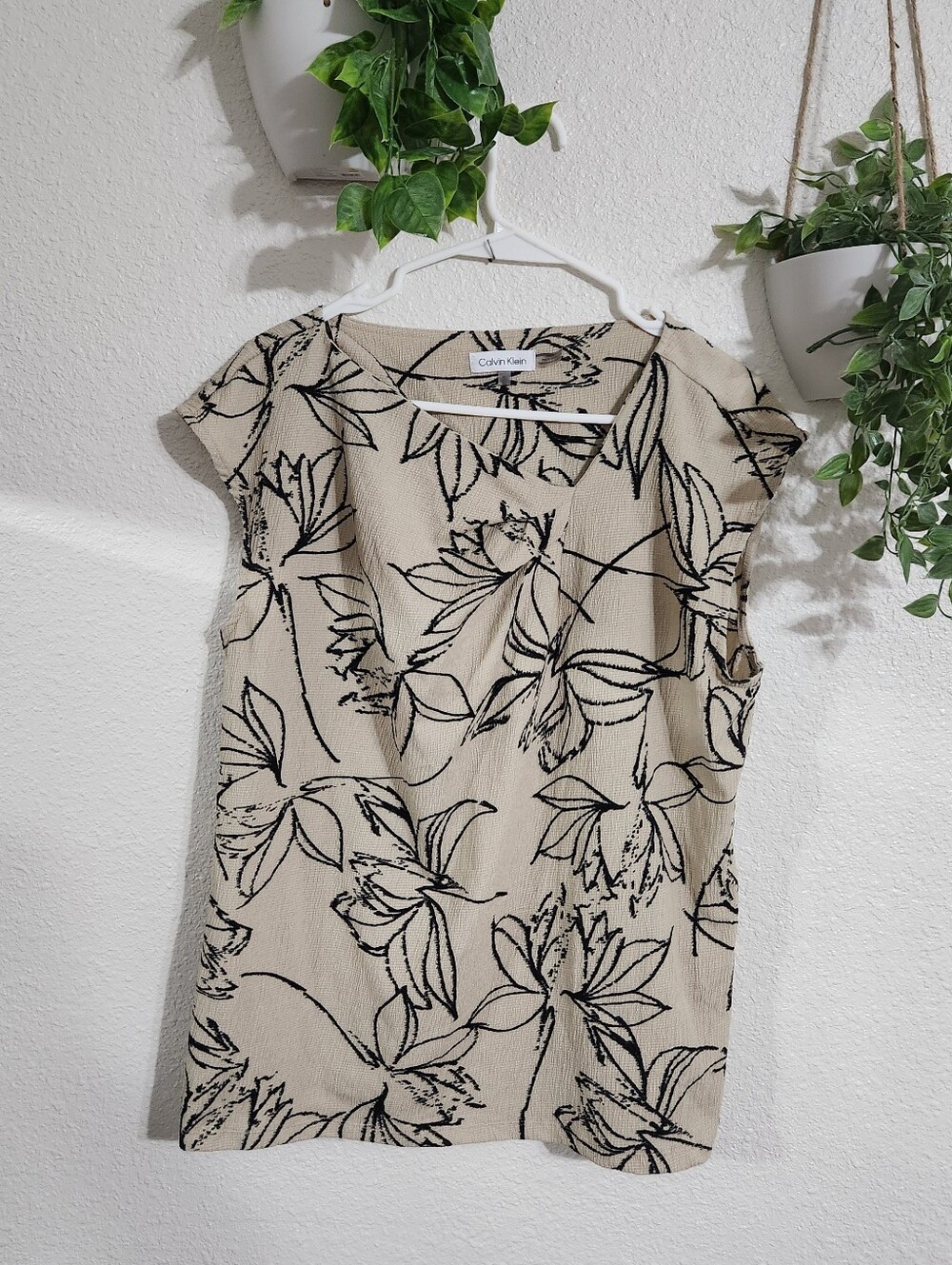 Calvin Klein Cream Top with Black Floral Outline - Picture 2 of 7